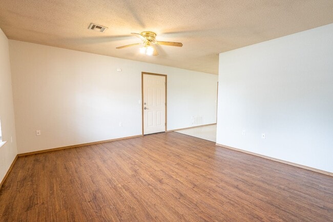 Photo - 3 Bed | 2 Bath | Broken Arrow