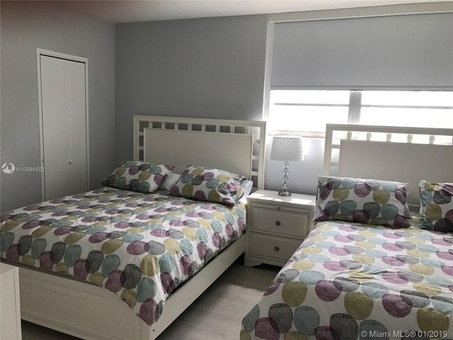 Building Photo - 3801 S Ocean Dr Unit 10V