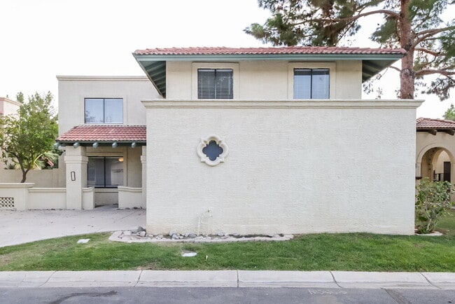 Photo - 221 E Kroll Dr