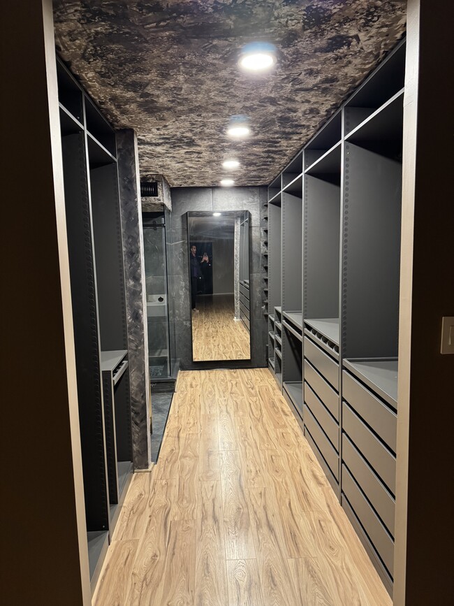 Photo - 21139 Valley Forge Cir Unidad 1139 Rental