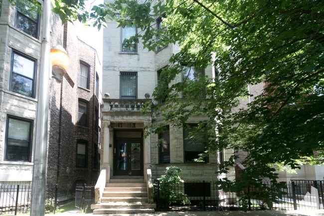Photo - 3521 N Wilton Ave Unidad 2F Rental