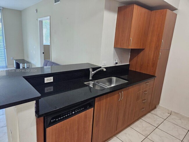 Building Photo - 2775 NE 187th St Unit 323