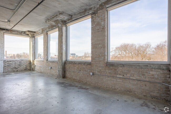 1BR, 1BA - 640SF
