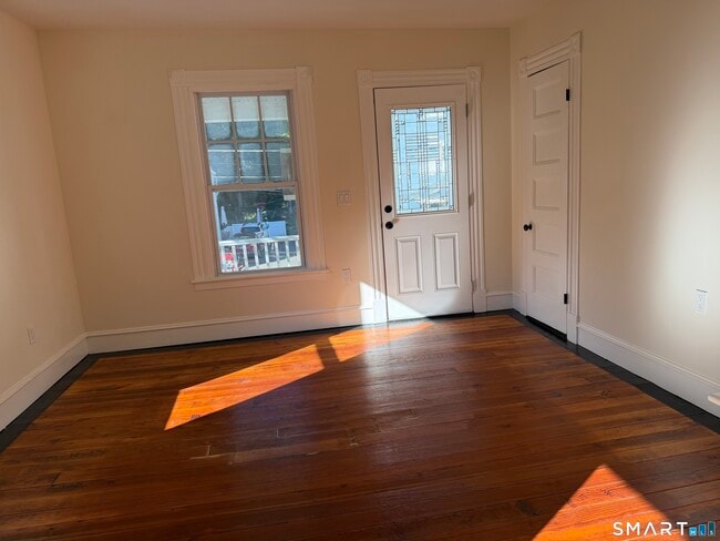24 Rock St