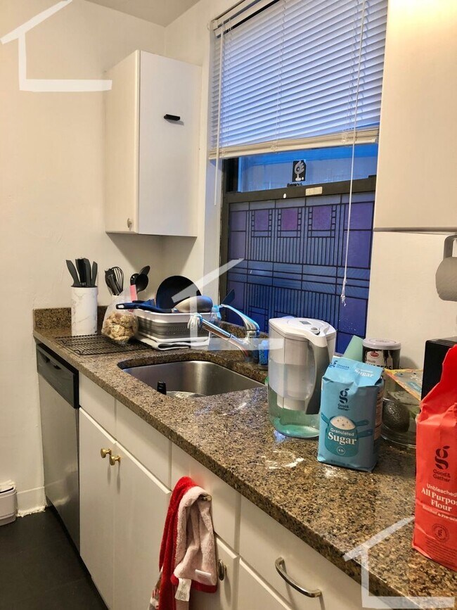 Photo - 9/1 Updated, spacious 3BR in South End near Northeastern/Wentworth