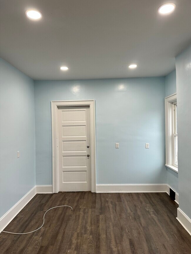 Building Photo - 270 Dewitt St Unit 1