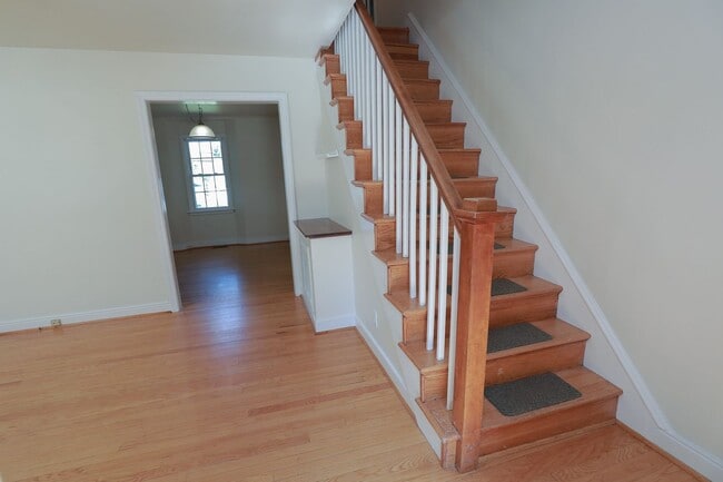 Photo - -- AVAILABLE NOW! 4 BED 2 BATH HOME IN POPULAR LAKESIDE --