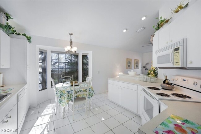 Building Photo - 20161 Seagrove St Unit 108