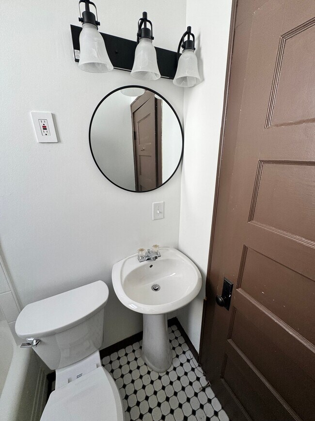 Photo - 1021 Charles Ave Unit 2