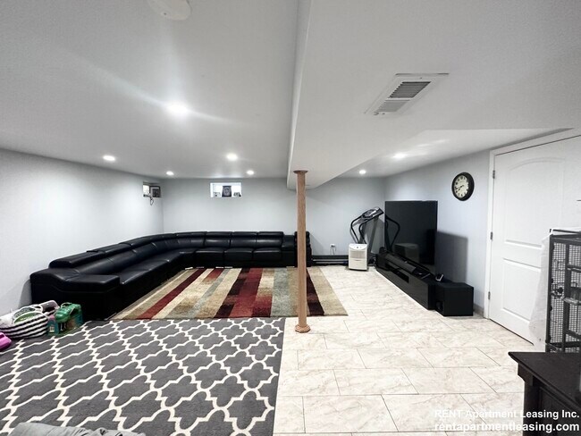 Photo - 9944 Karlov Ave