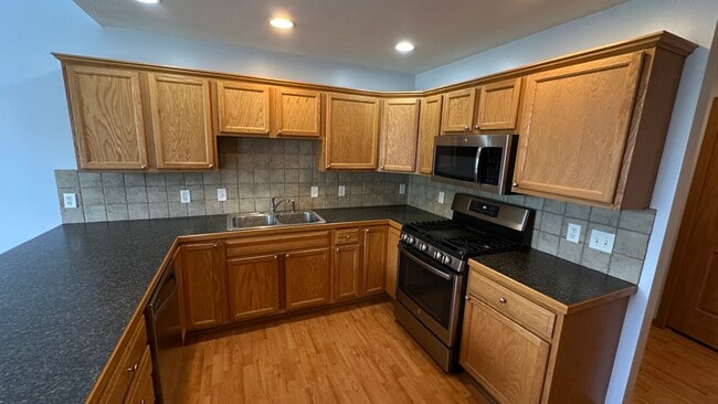 Photo - 2472/2474 Millview