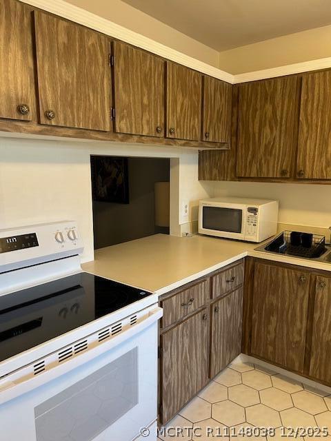 221 Lake Meryl Dr