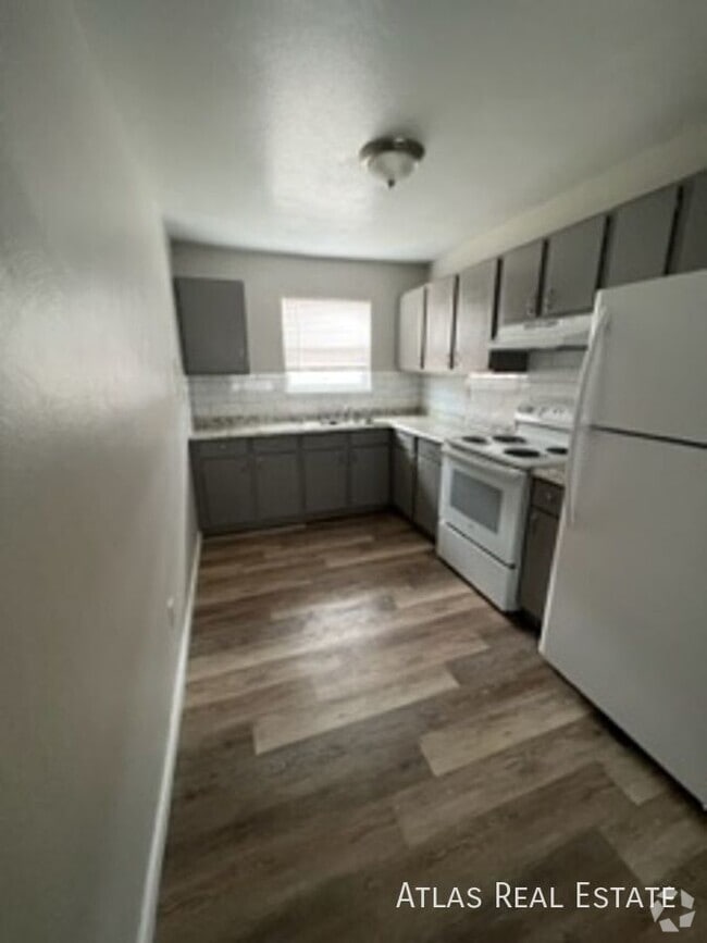 Building Photo - 2112 Friendship Pl Unit 2 Rental