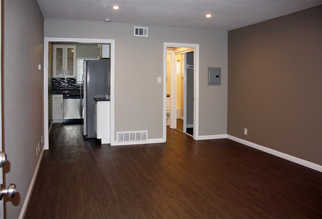 Estudio - Park Laurel Apartments