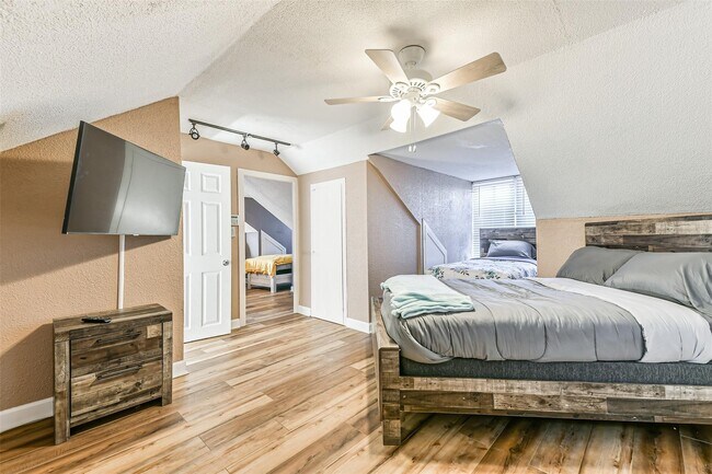 Photo - 1421 Winnie St