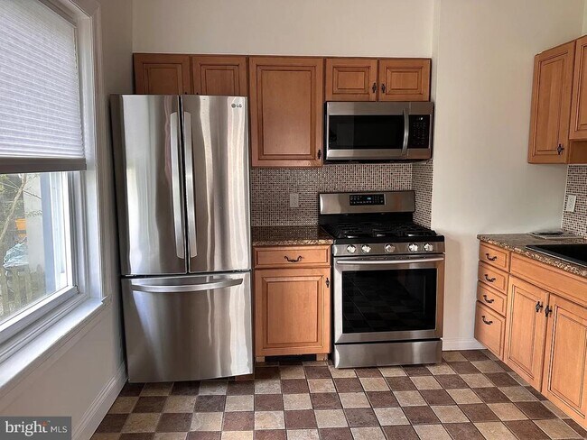 Photo - 229 Iona Ave