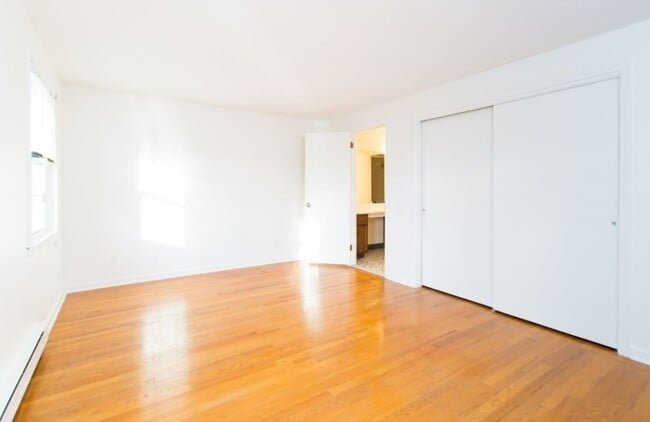 Suffield West Apartments