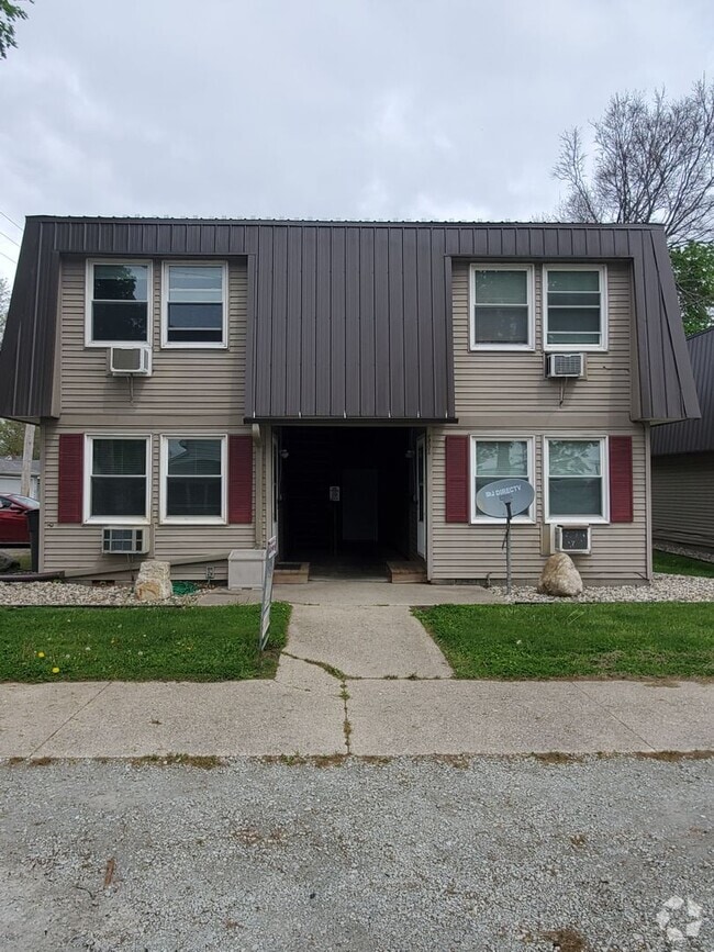 Building Photo - 523-1 E Douglas Unit 523-1 E Douglas Rental