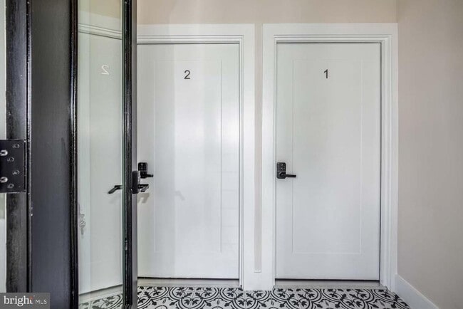 Building Photo - 722 Kenyon St NW Unit A