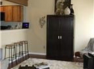 Handy Breakfast Sitting Area - 3172 Windchase Blvd