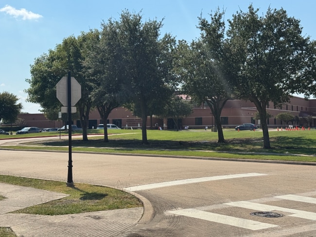 Photo - 903 Redbud Dr