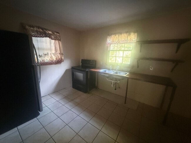 Photo - 102 Butler St