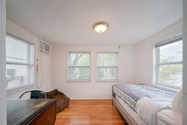 Photo - 2163 University Blvd