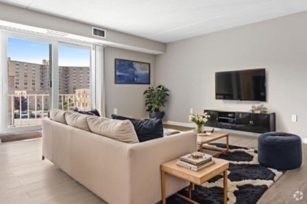 Building Photo - The Revere Apartments