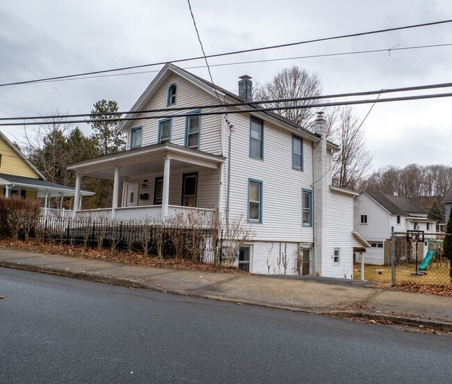 Building Photo - 427 Delaware Ave Unit 2