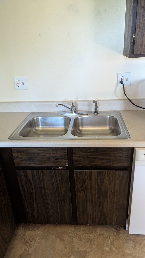 Photo - Bright & Spacious 2 Bed with Balcony in Prime Location