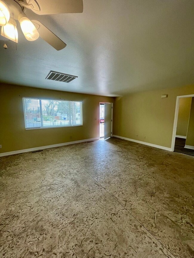 Photo - 2116-2118 E Willamette Ave Unit 2116 E Willamette Ave