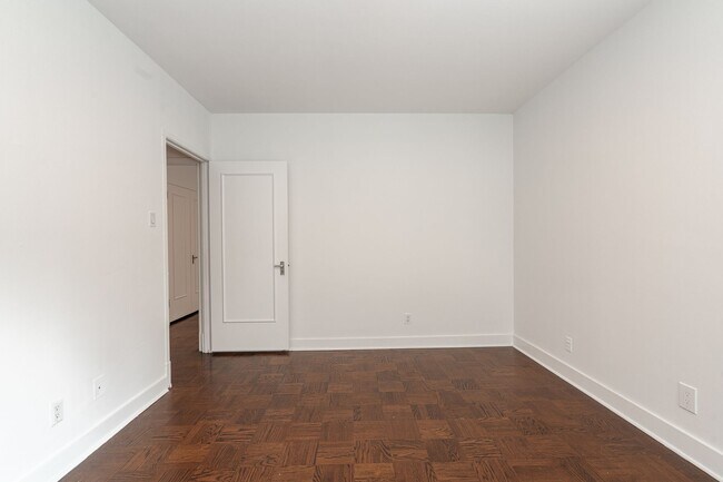 49 St Clair Ave W Unit 405