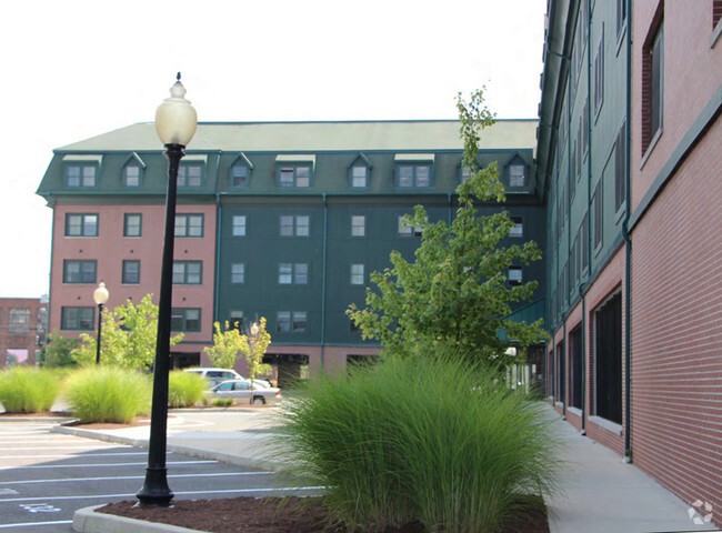 Building Photo - Brookview Commons Rental