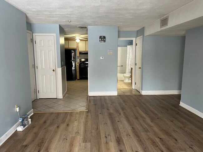 Photo - 100 Cass Ave Unit A4