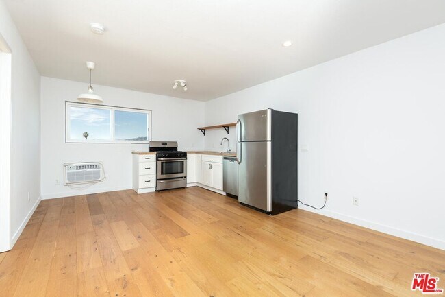 Photo - 3933 Marathon St Unit 204A