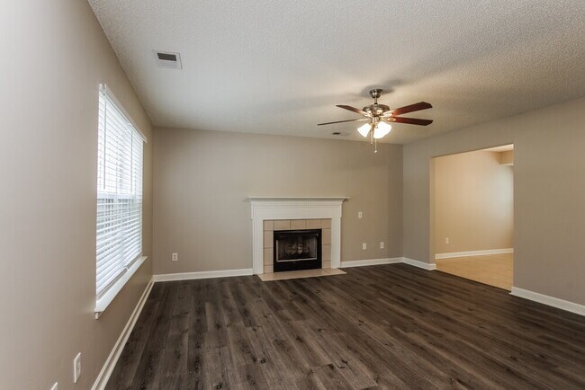 Photo - 1833 Cagney St