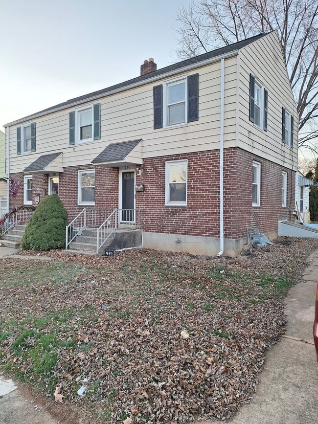 Building Photo - 991 Loucks Pl