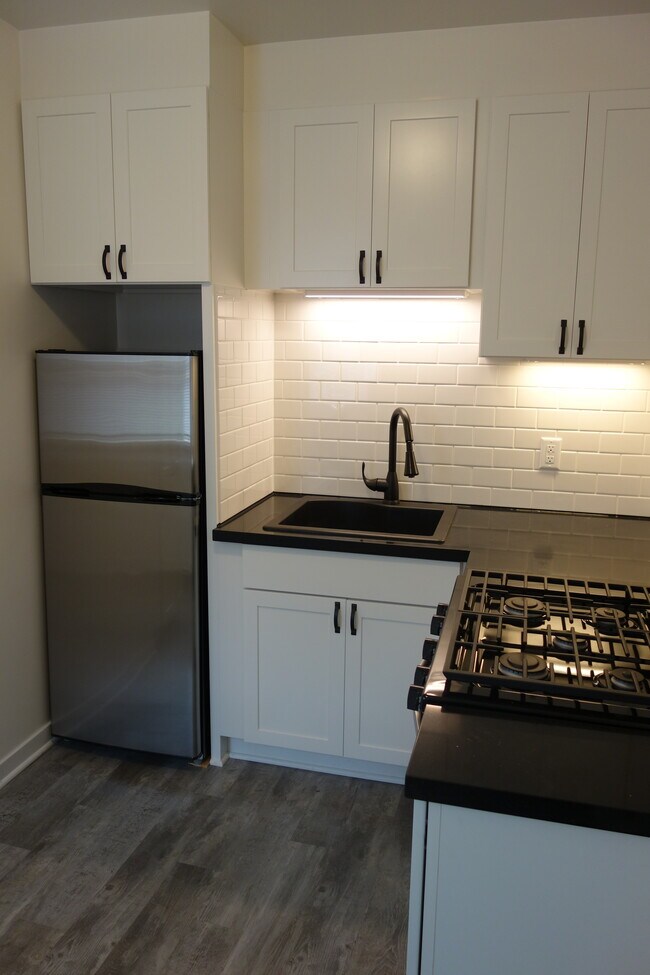 Photo - 115 W 15th St Unidad 1