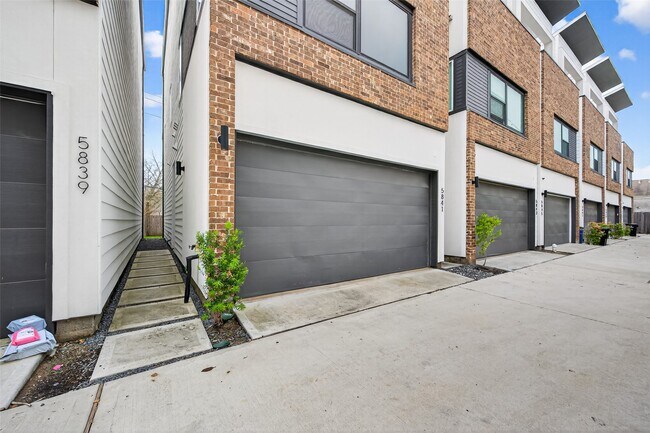 Photo - 5841 Dolores St