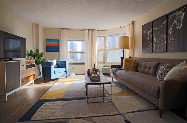 Photo - 16 W Chestnut St