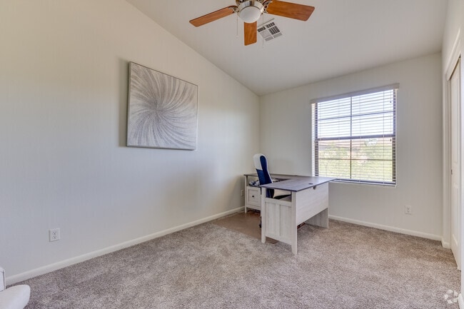 2BR, 2BA - 956SF - Second Bedroom