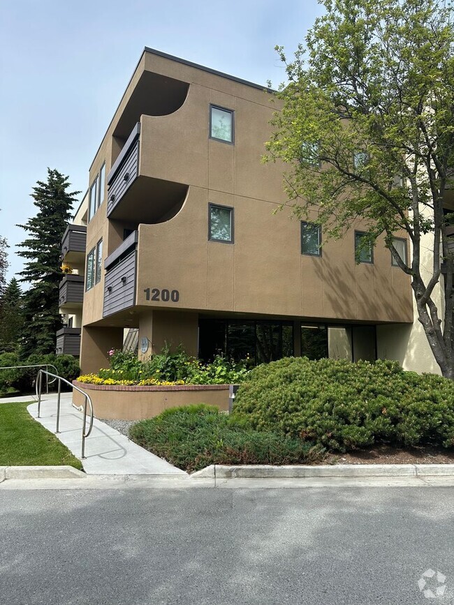 Building Photo - Desirable Park Place Condo -2 bedroom 1.5 ... Unit 803