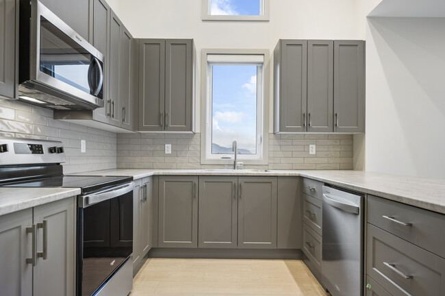 Building Photo - 45547-45547 Knight Rd