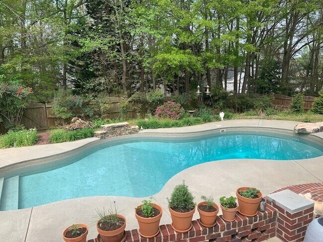 Photo - 612 Heathercrest Ct