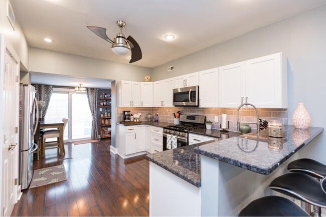 Building Photo - 2658 Edgemont St