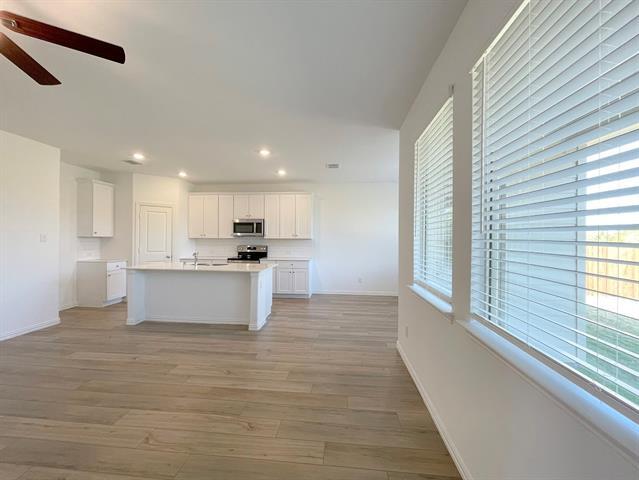 Photo - 510 Macdonald Wy