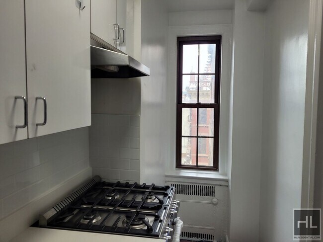 Photo - CRANBERRY STREET Unit 9C