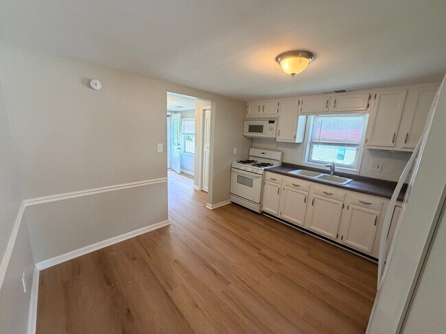 Photo - 241 Kahl St