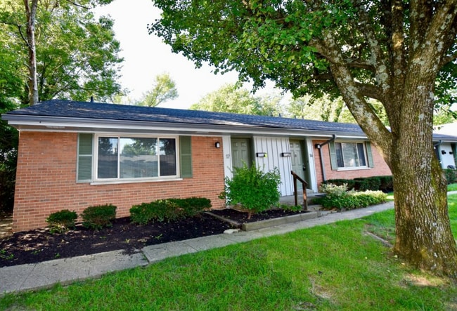 Building Photo - Immaculate Townhomes