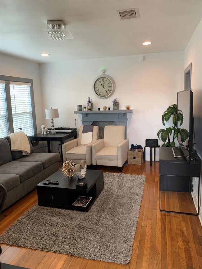 Photo - 1546 Lombardy St